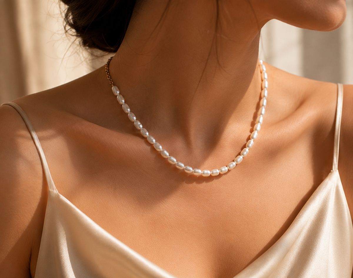 Woman wearing a natural freshwater rice pearl necklace with a bridal look